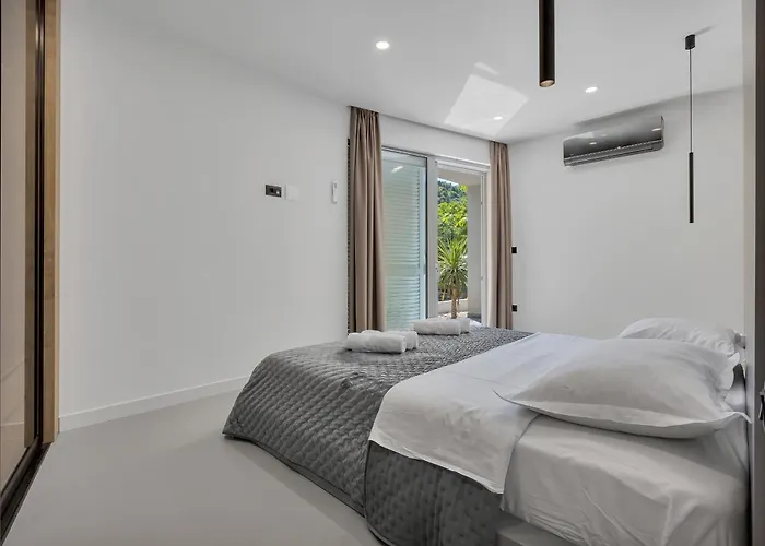 Penthouse Soll דירה